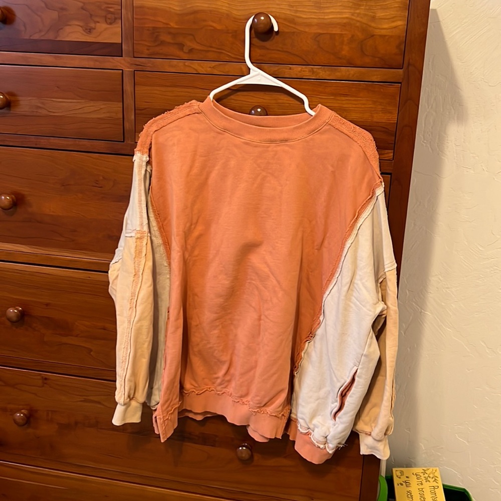 Easel crewneck size medium